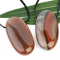 Oval pendant made of agate on leather (approx. 5cm)