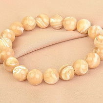 Elegant shell bracelet with mother-of-pearl