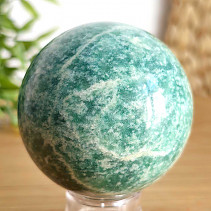 Kámen avanturín zelený ve tvaru koule o průměru 6,4cm