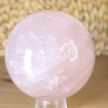 Kámen růženín ve tvaru koule o průměru 8,1cm