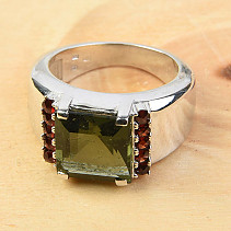 Ring of moldavite + garnet Ag 925/1000 size 55