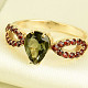 Zlatý prsten ve velikosti 56 s vltavínem a granáty Au 585/1000 14 karátů 3,26g